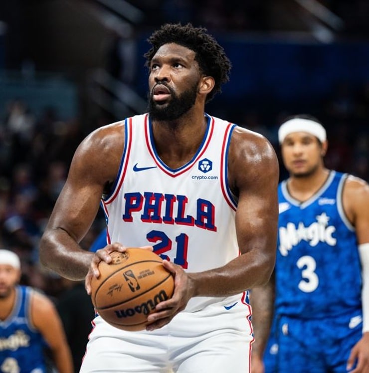 Joel Embiid posts 19th straight 30-point game, passes Elgin Baylor