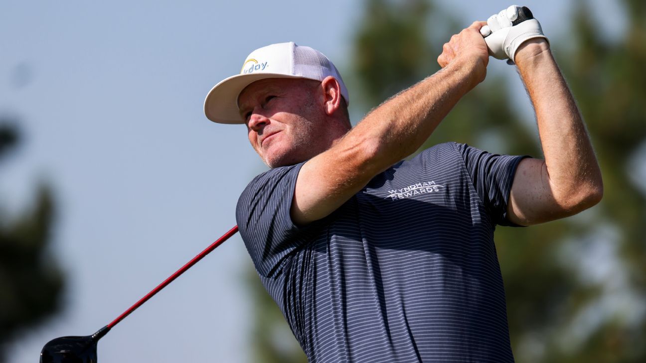 Brandt Snedeker receives Payne Stewart Award honoring character