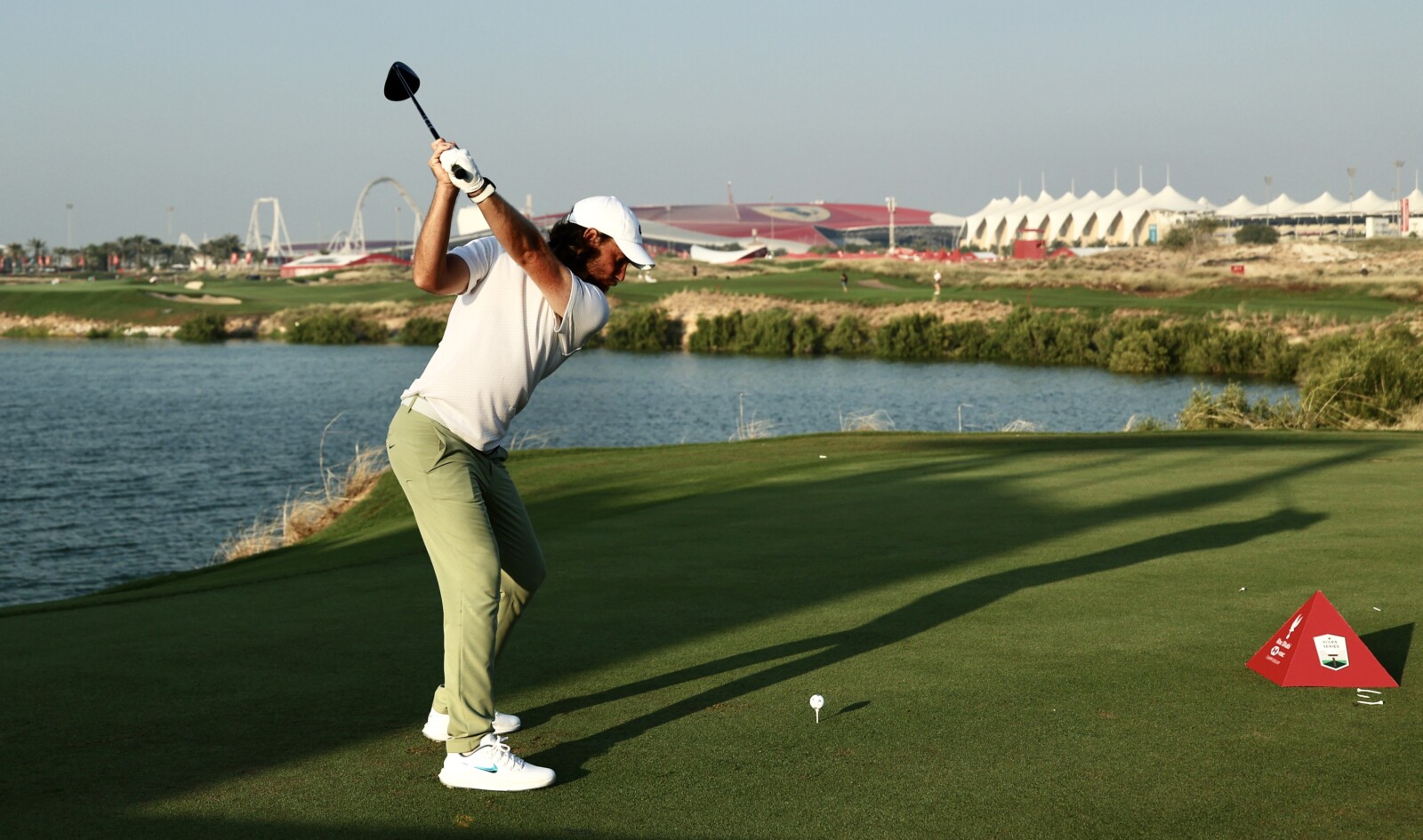 Fleetwood fires 62 to take early lead in Abu Dhabi – Golf News